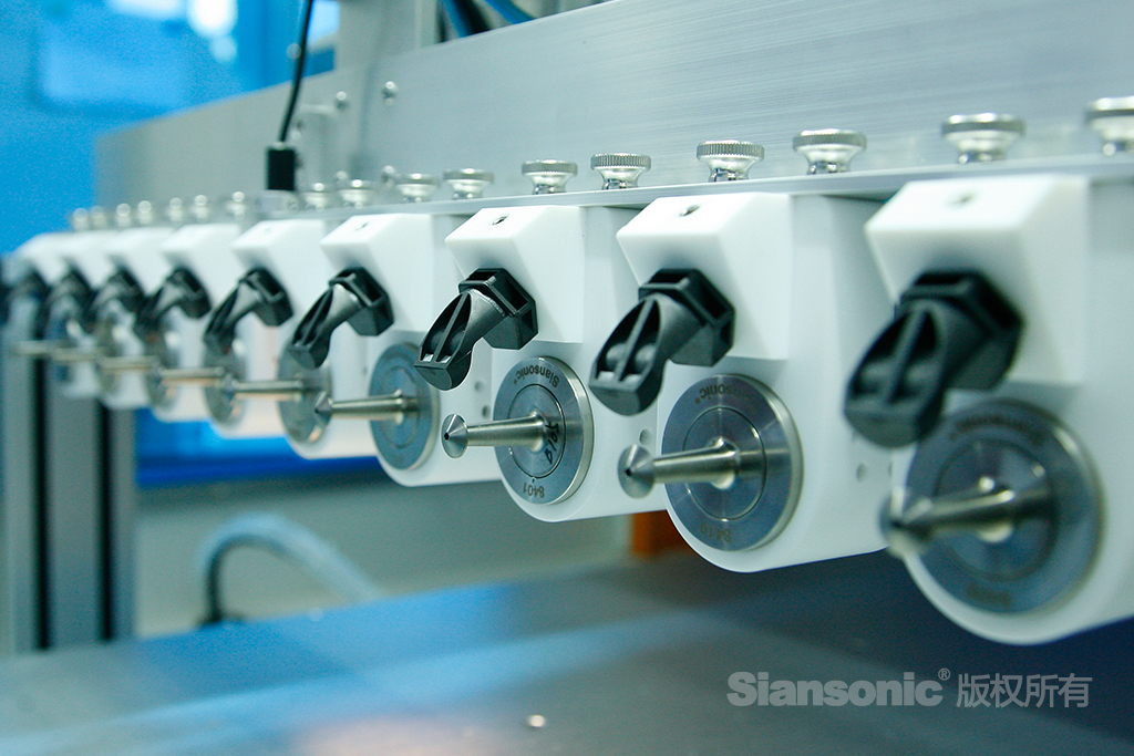 寬噴型超聲波噴頭并聯(lián) 寬噴型超聲波噴頭并聯(lián)